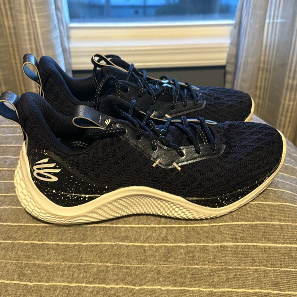 UA Curry men’s basketball shoes